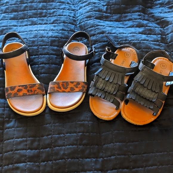 Sandals - Picture 1 of 2